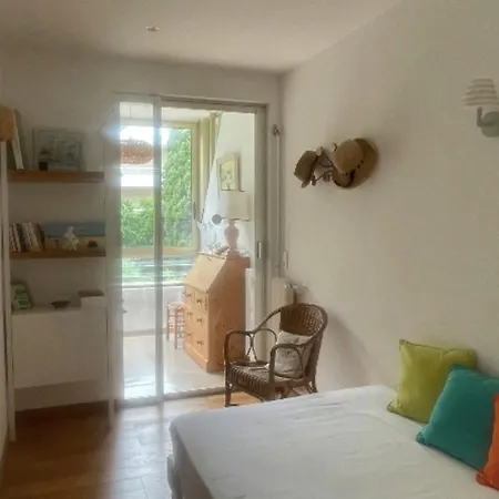 Escape In Sea View And Shared Pool! Κάννες